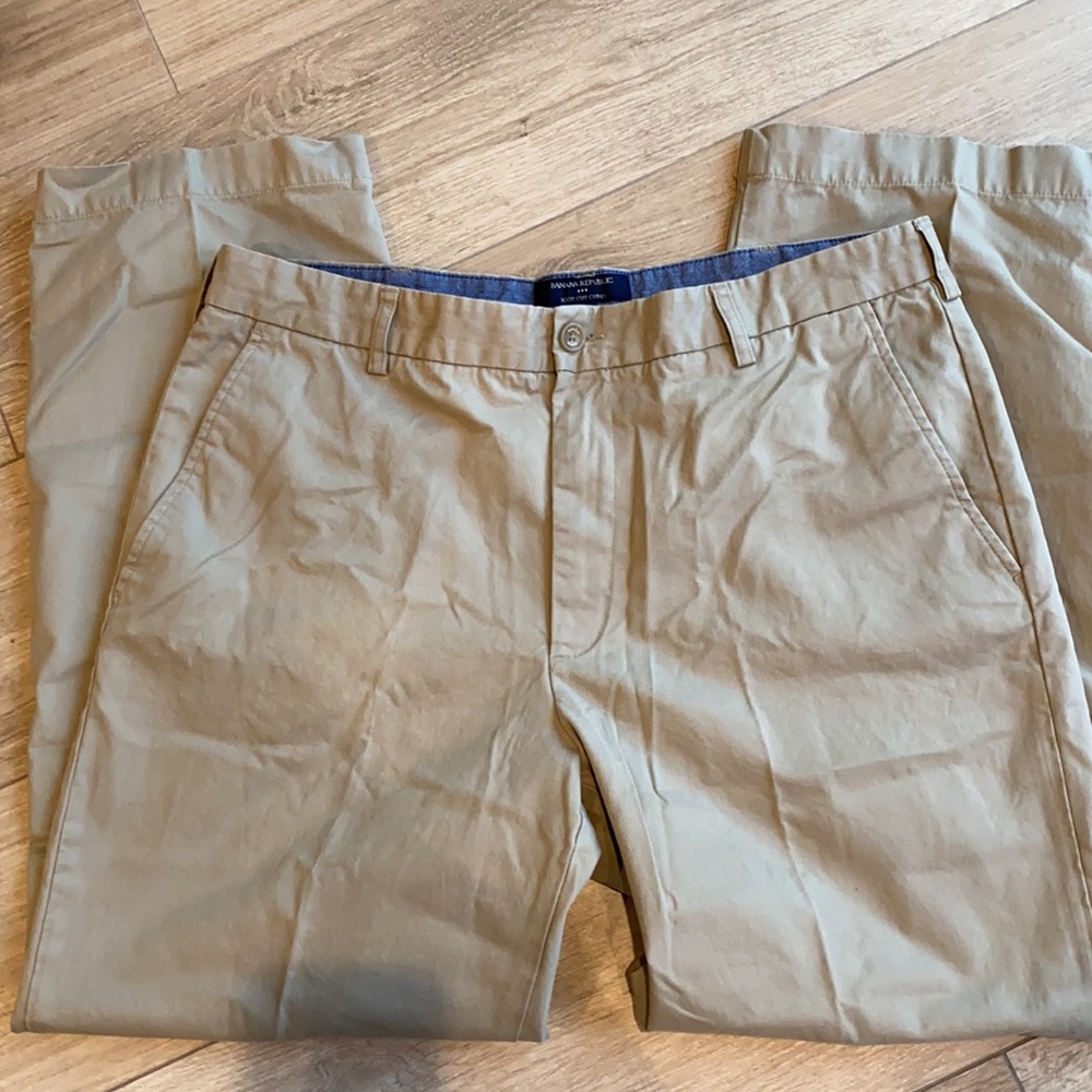 Banana Republic Men’s Chinos (38/30) - Picture 2 of 2
